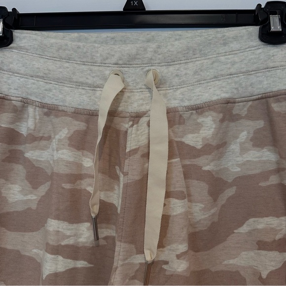 NWT Athleta Printed Balance Jogger Athleisure Pants Sz 1X 2X Beige Tan Camo New - Picture 5 of 9